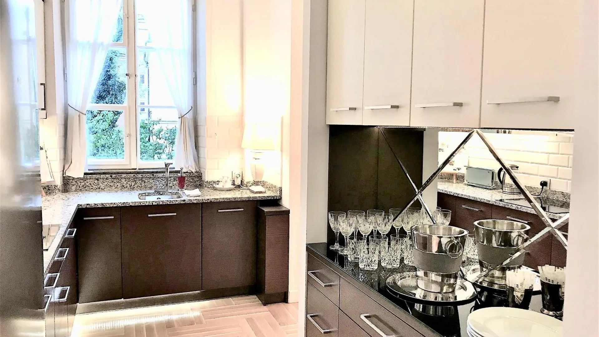 Mondrian Luxury Suites Unesco Old Town Warsaw Aparthotel
