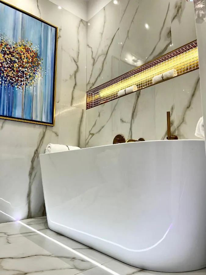 Hotel apartamentowy Mondrian Luxury Suites Unesco Old Town Warszawa Polska