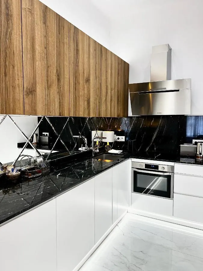 Hotel apartamentowy Mondrian Luxury Suites Unesco Old Town Warszawa Polska