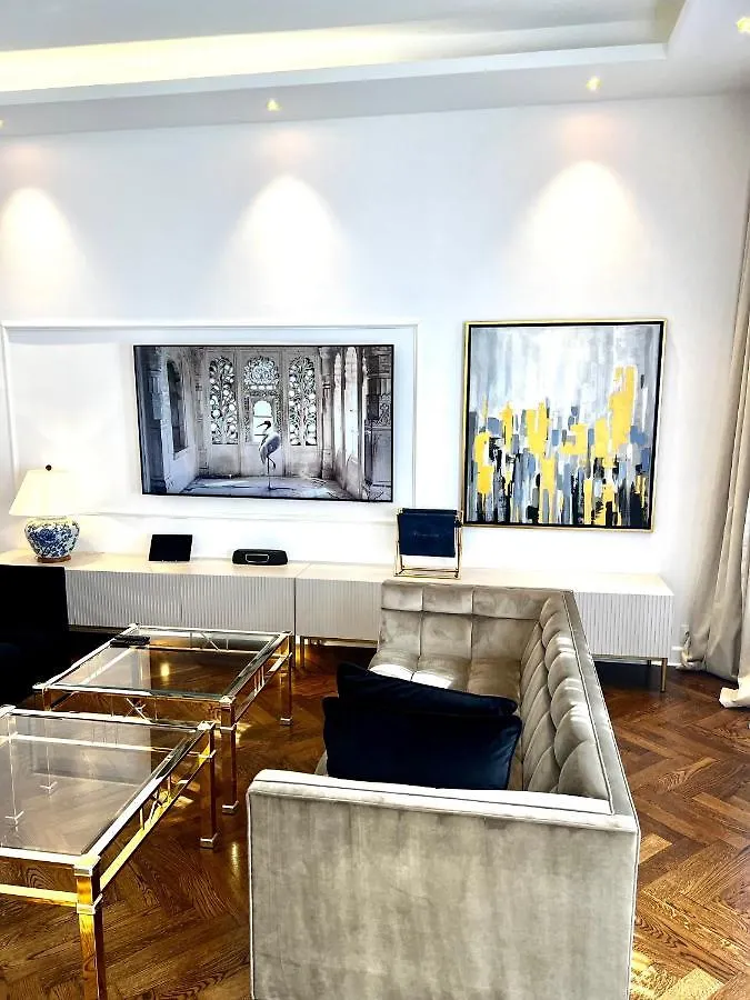 Hotel apartamentowy Mondrian Luxury Suites Unesco Old Town Warszawa Polska